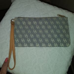Dooney & Bourke Wristlet. Grey & cream